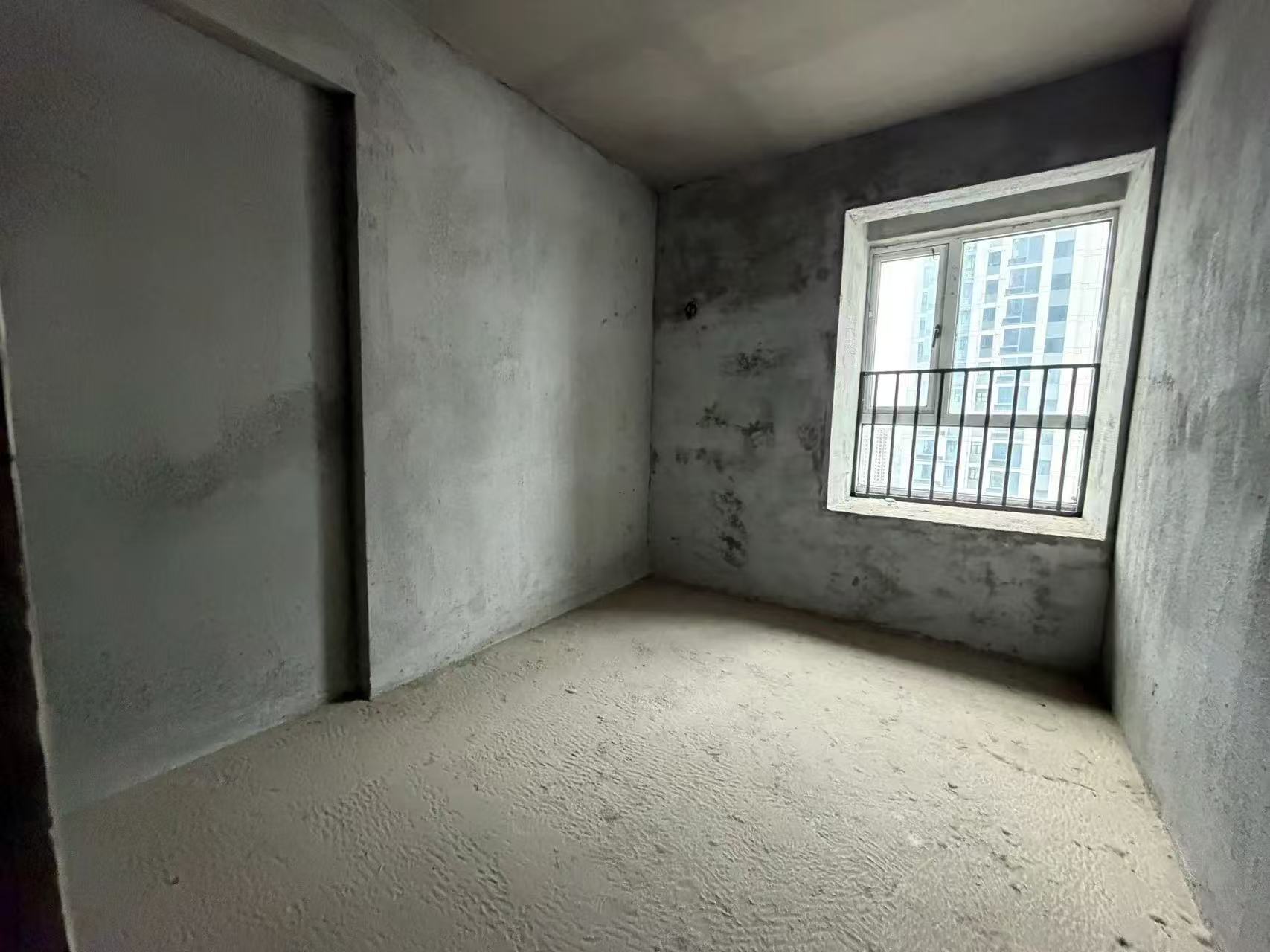 亏本处理，风和日丽，带车位，小区好位置，毛坯三房，好楼层，单价4千多，一口价51万，包过户