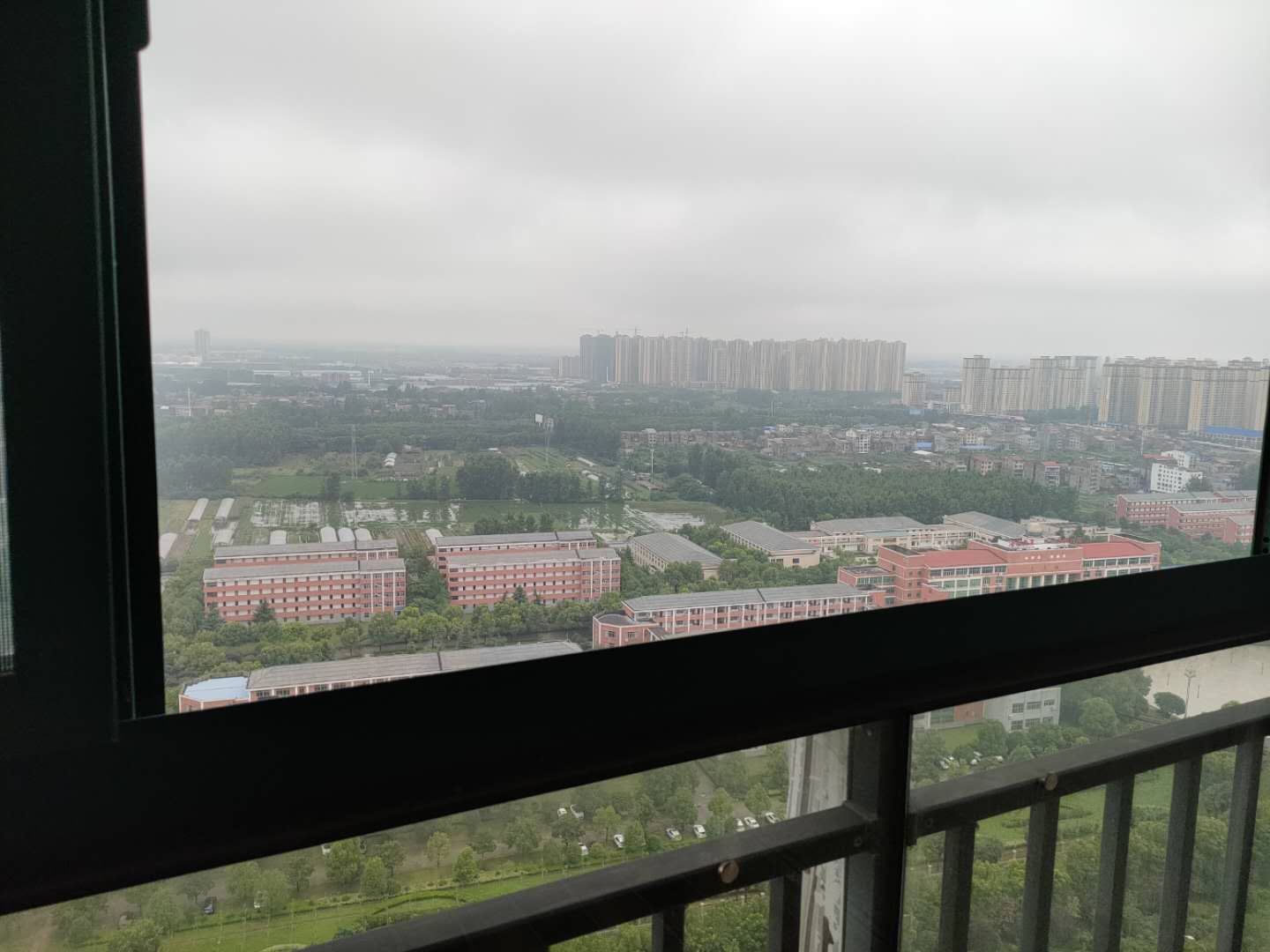 一中對(duì)面漫城林語精裝一室一廳適合上班族和單身 滿兩年稅少