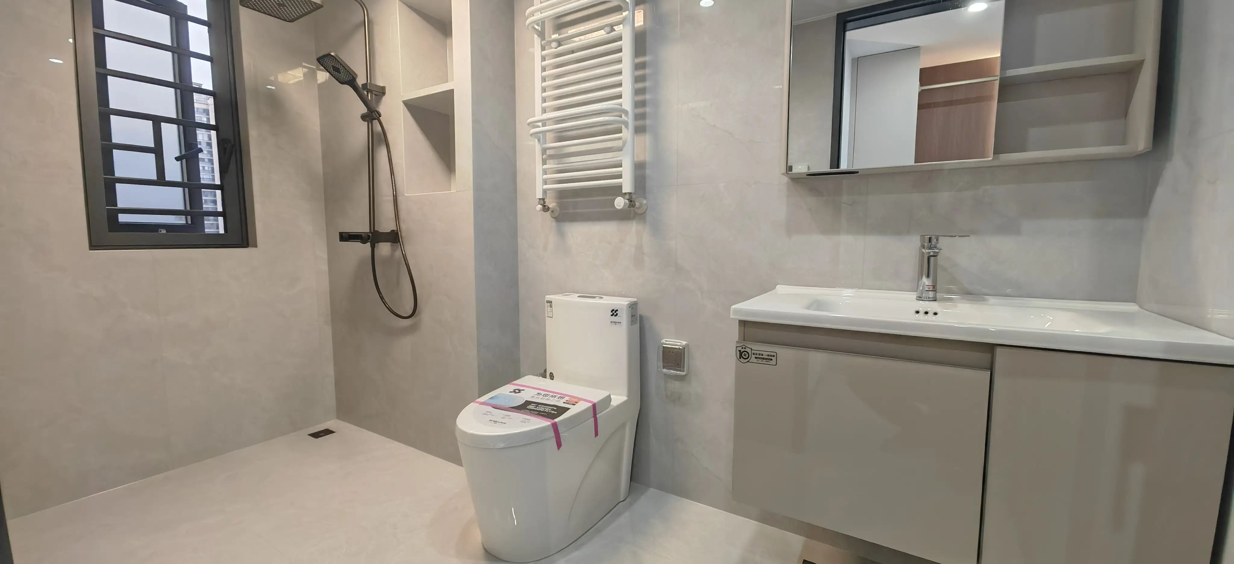 二中二小正对面，森林国际，旁边沔阳公园，好楼层，全新装修，一天未住！