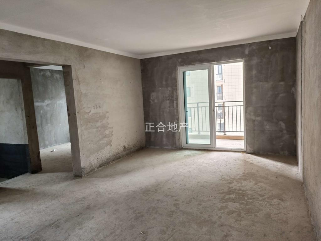 城南，森林國際，湖景現(xiàn)房，單價4400，4房，滿2，樓下就是二中二小
