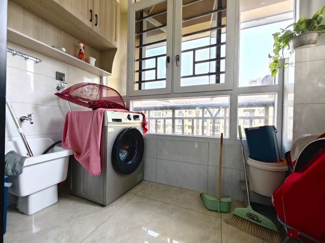 锦绣瑞园，精装三房，电梯小高层，1梯2户，证满二