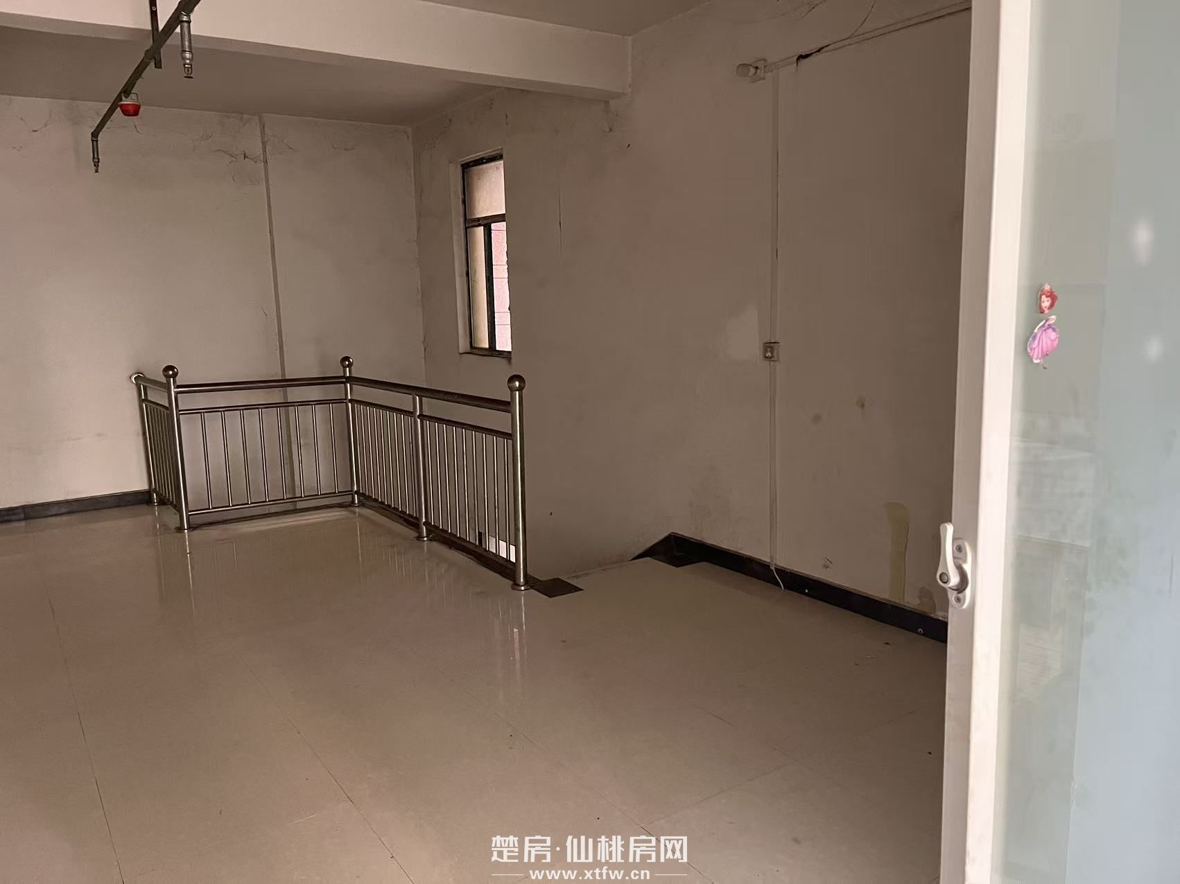 新城一号五期大门口门面出租