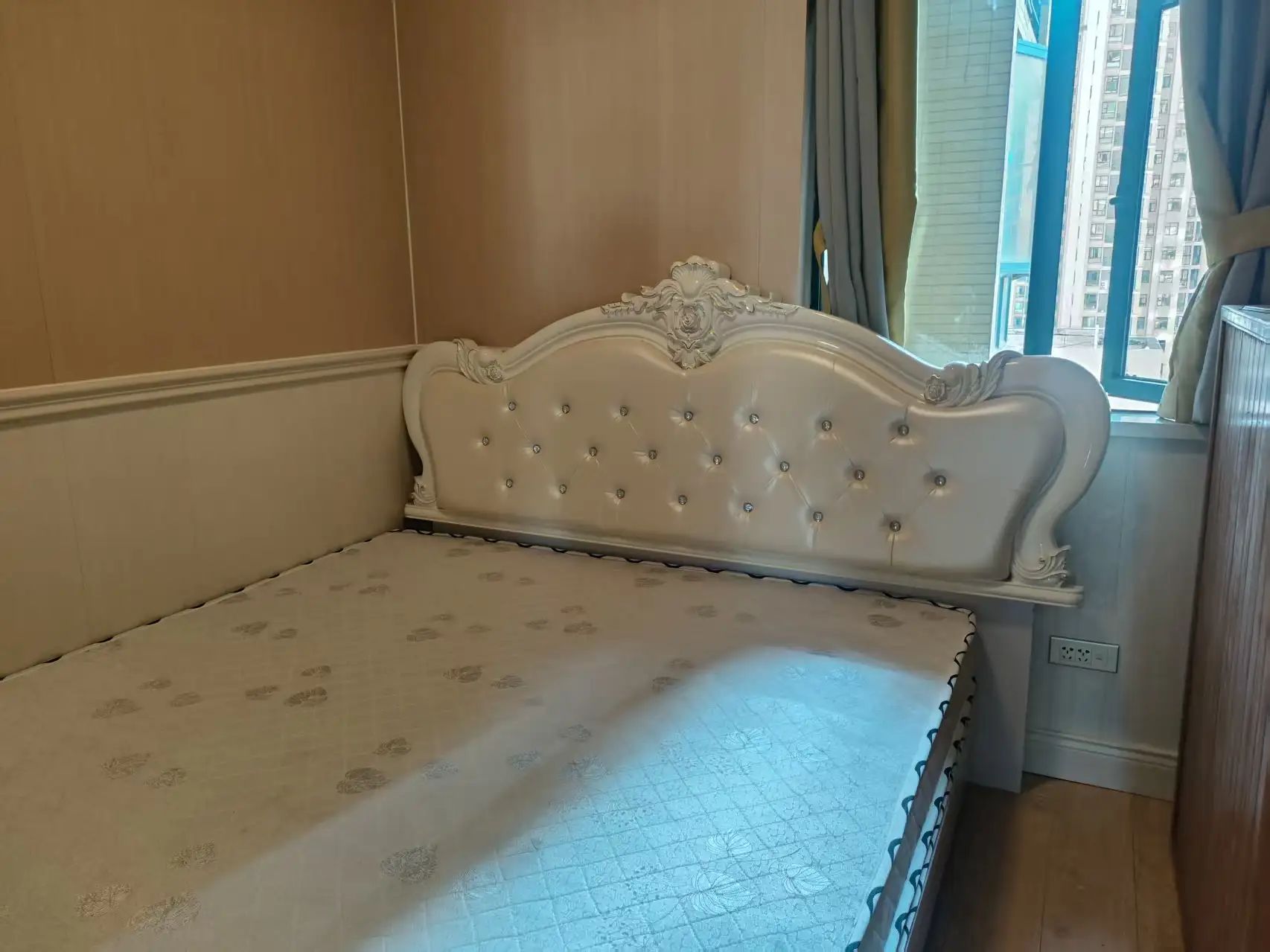 捡漏，城南，新城壹号，精装三房，欧式简约风，单价五千，拎包即住，证满二