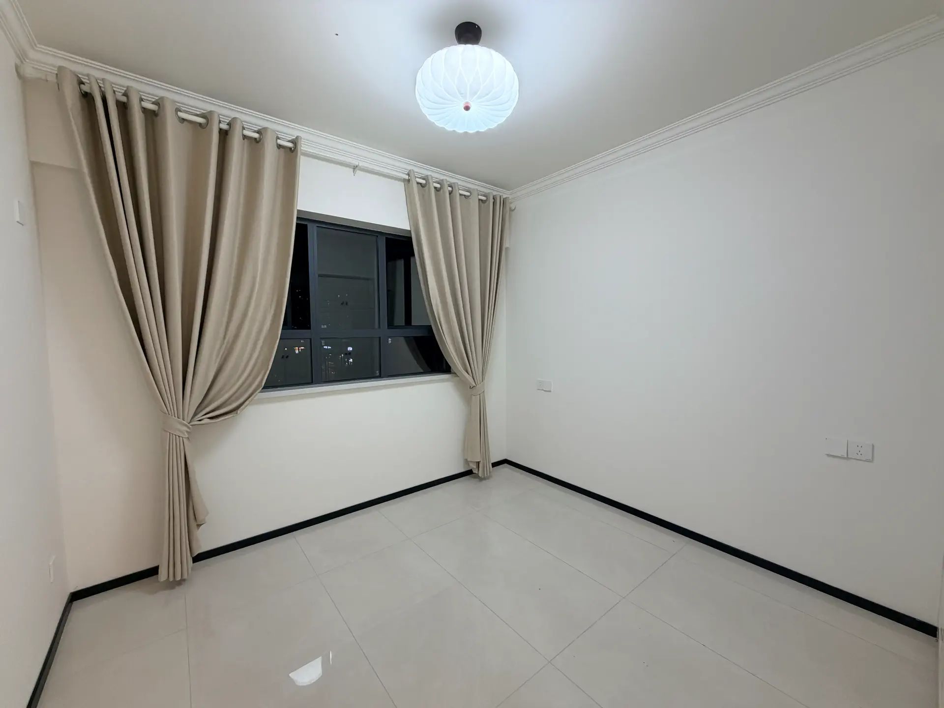 城南，吾悦旁，元泰未来城C区，电梯好楼层，全新精装大三房二卫，证满二轻法式风单价6000