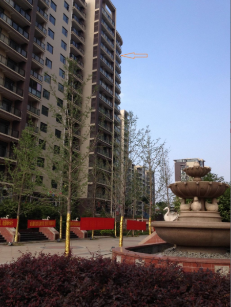 城西電梯小高層邊戶小區(qū)入口旁邊幼兒園 