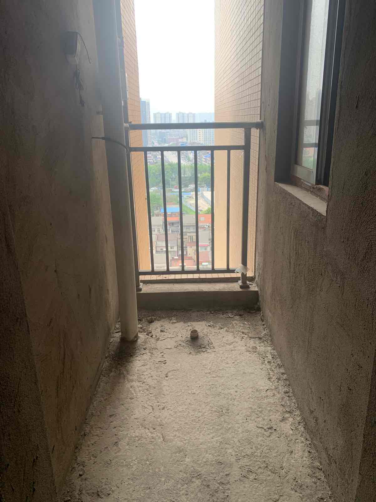 東城國際，4中旁，交通便利