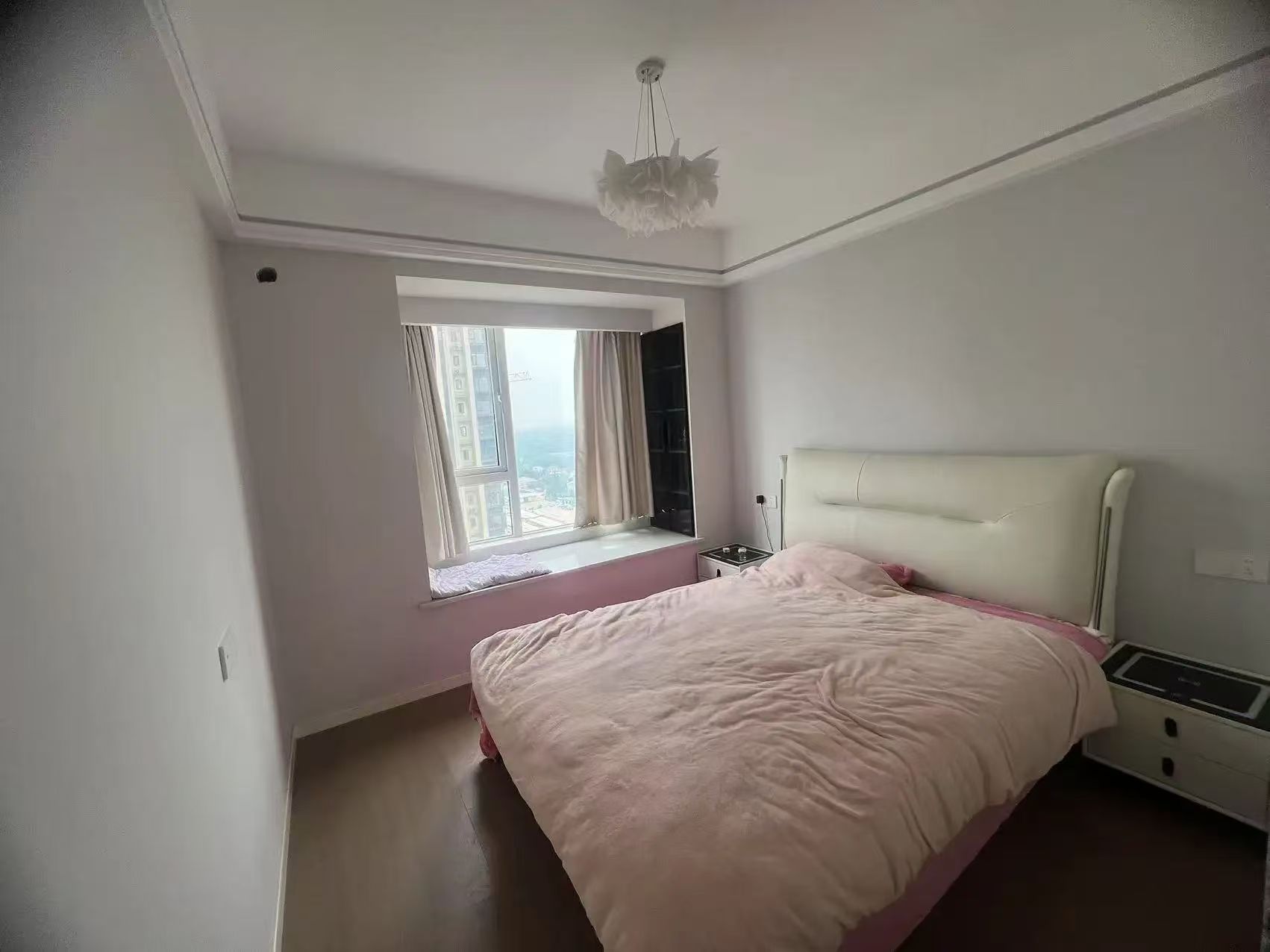 捡漏，诚心出售，城南，次新小区，新三中对面，全新精装三房，好楼层