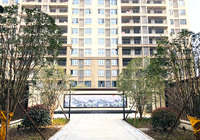 碧水园·锦城1月工程进度：小区大门和入户景观带已做好