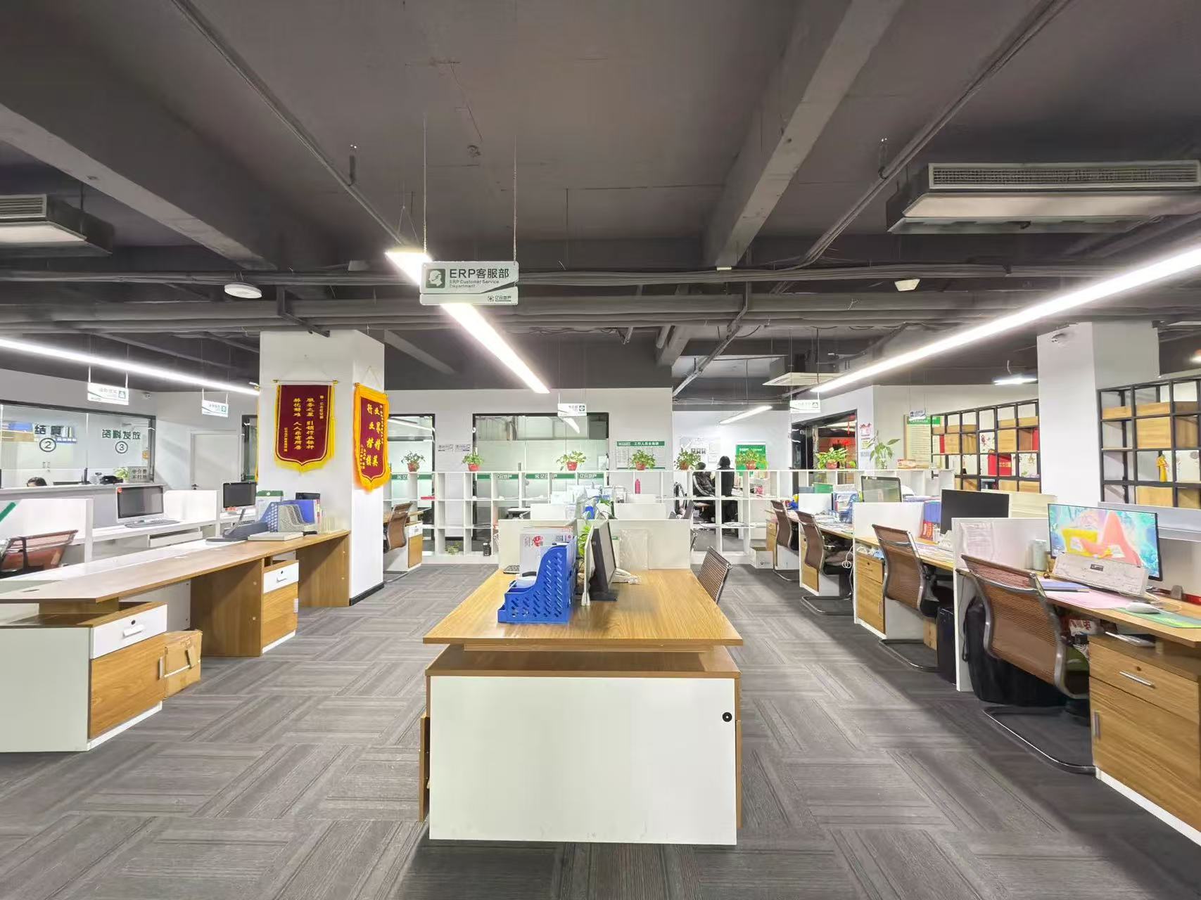 沔街国际大酒店，写字楼，16楼，适合办公，采光好，押一付年，租9送3