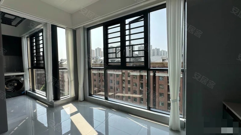 城南，新城一號五期，一梯二戶洋房，總高8層，全新精裝三房二衛(wèi)，滿二，全屋中央空調(diào)，單價6千多點，
