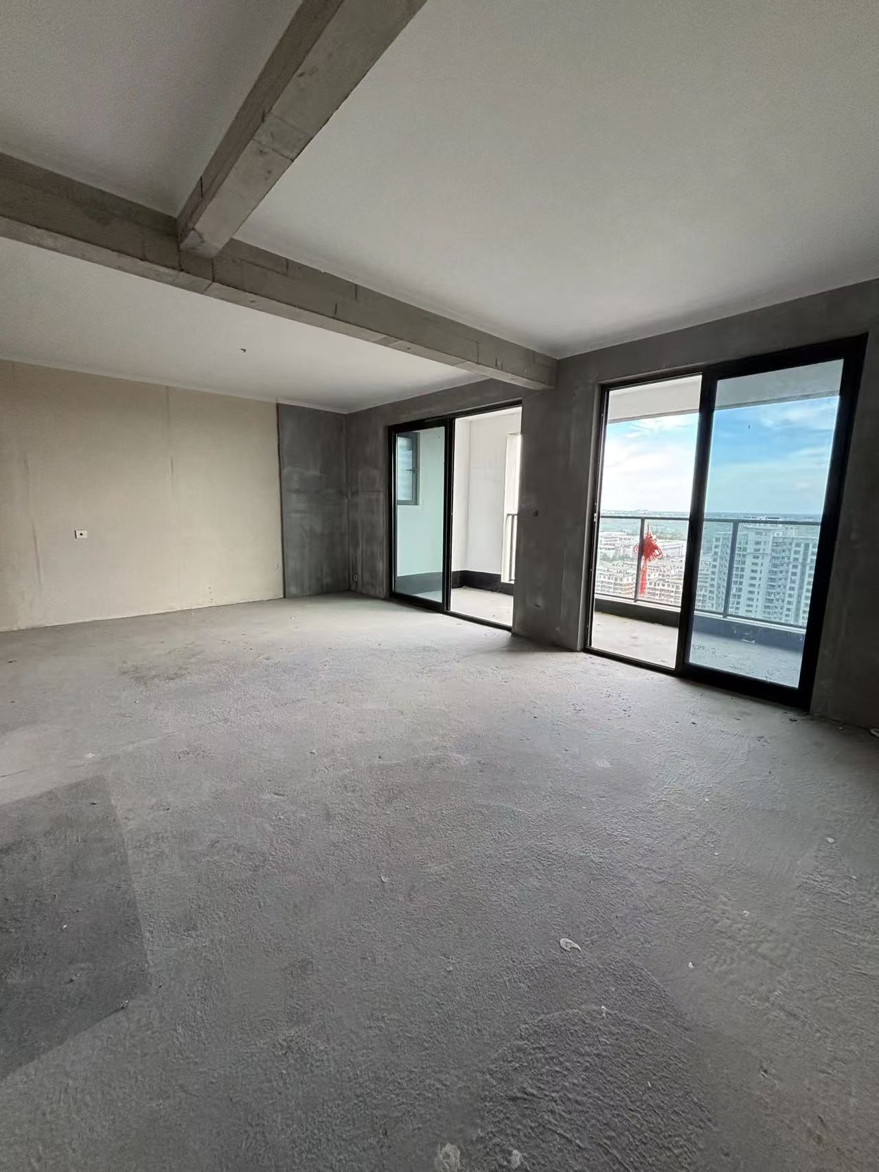 降价了，捡漏，吾悦广场，毛坯3房2卫，好楼层，价钱还可以谈