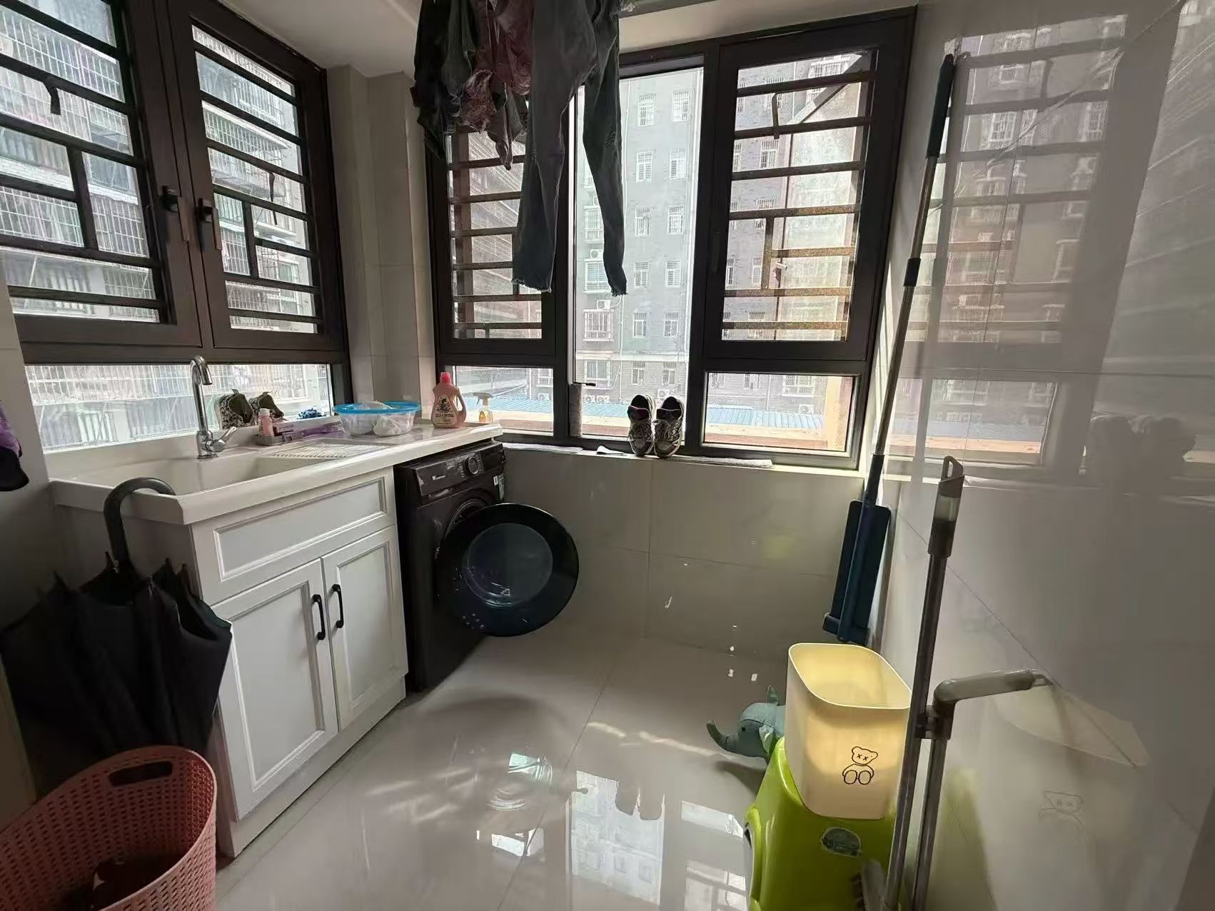 捡漏，新城1号对面，新城花园，精装三房，成色非常新，证满二