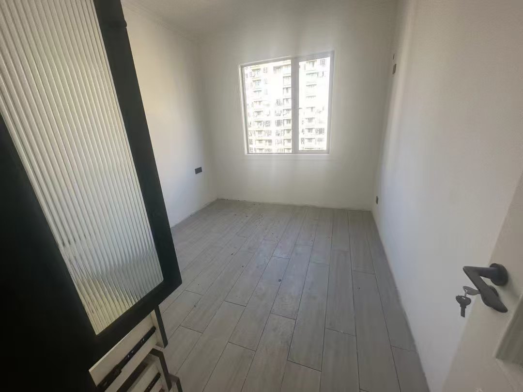 捡漏，城南，荣怀1梯1户，精装4房，小高层，证满二