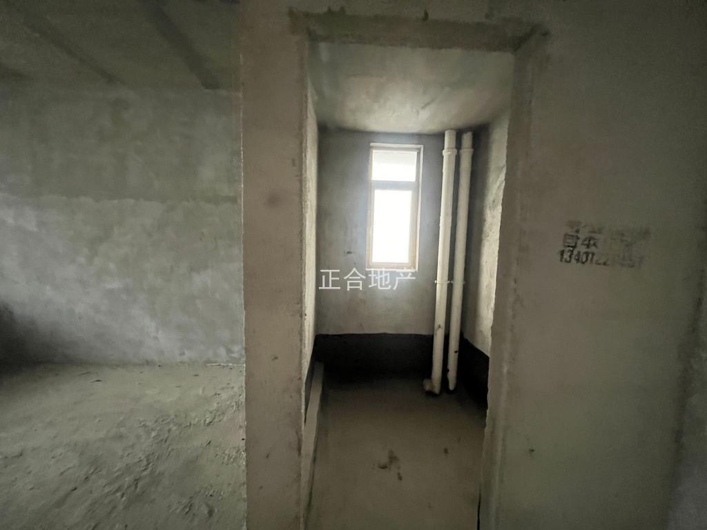 城南，毅腾南城郡，一口价60万送车位，单价4950，新二中，证满二