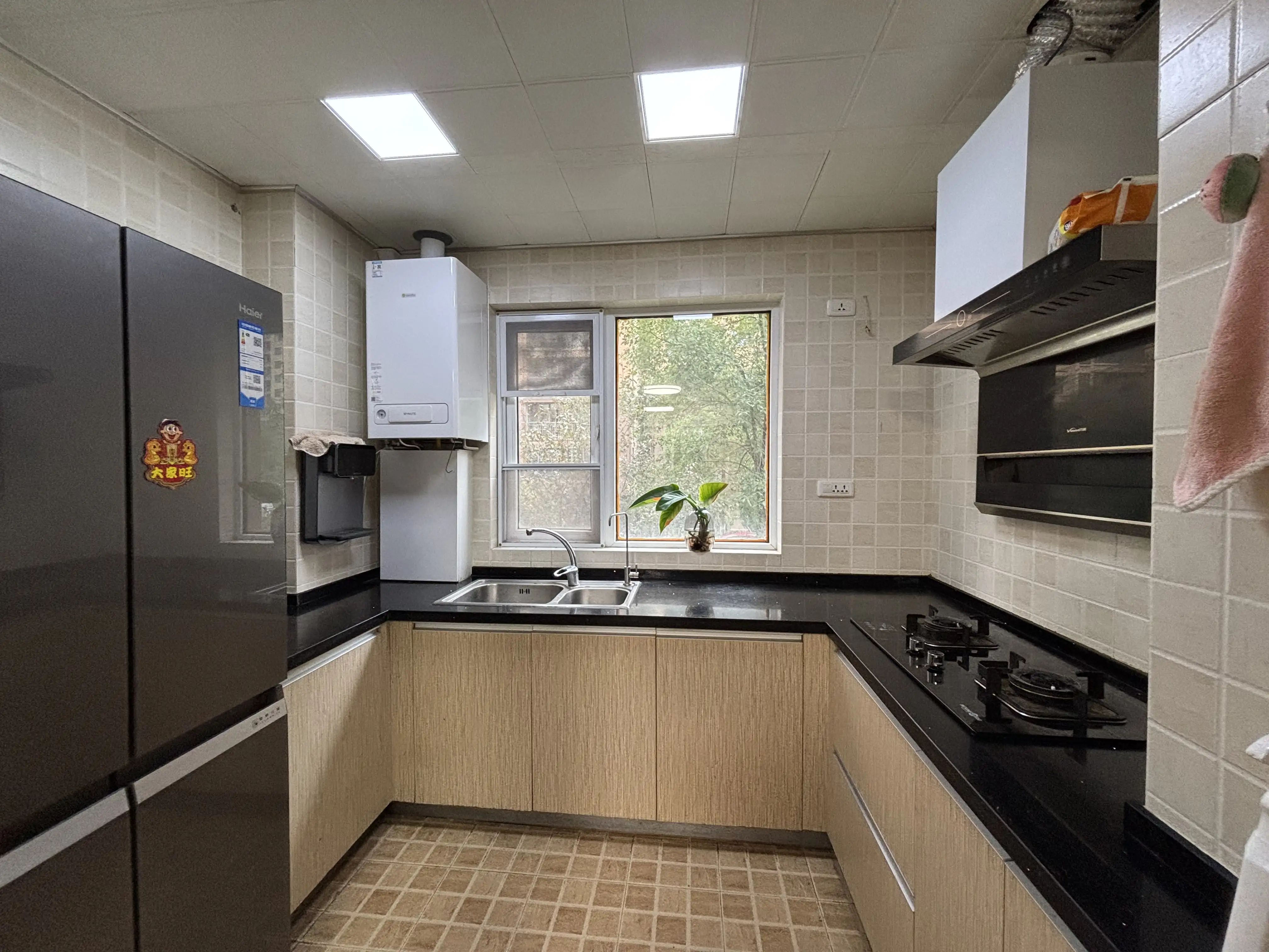 满庭春，边户小高层，精装三房，全屋品牌家具带暖气，单价4千多