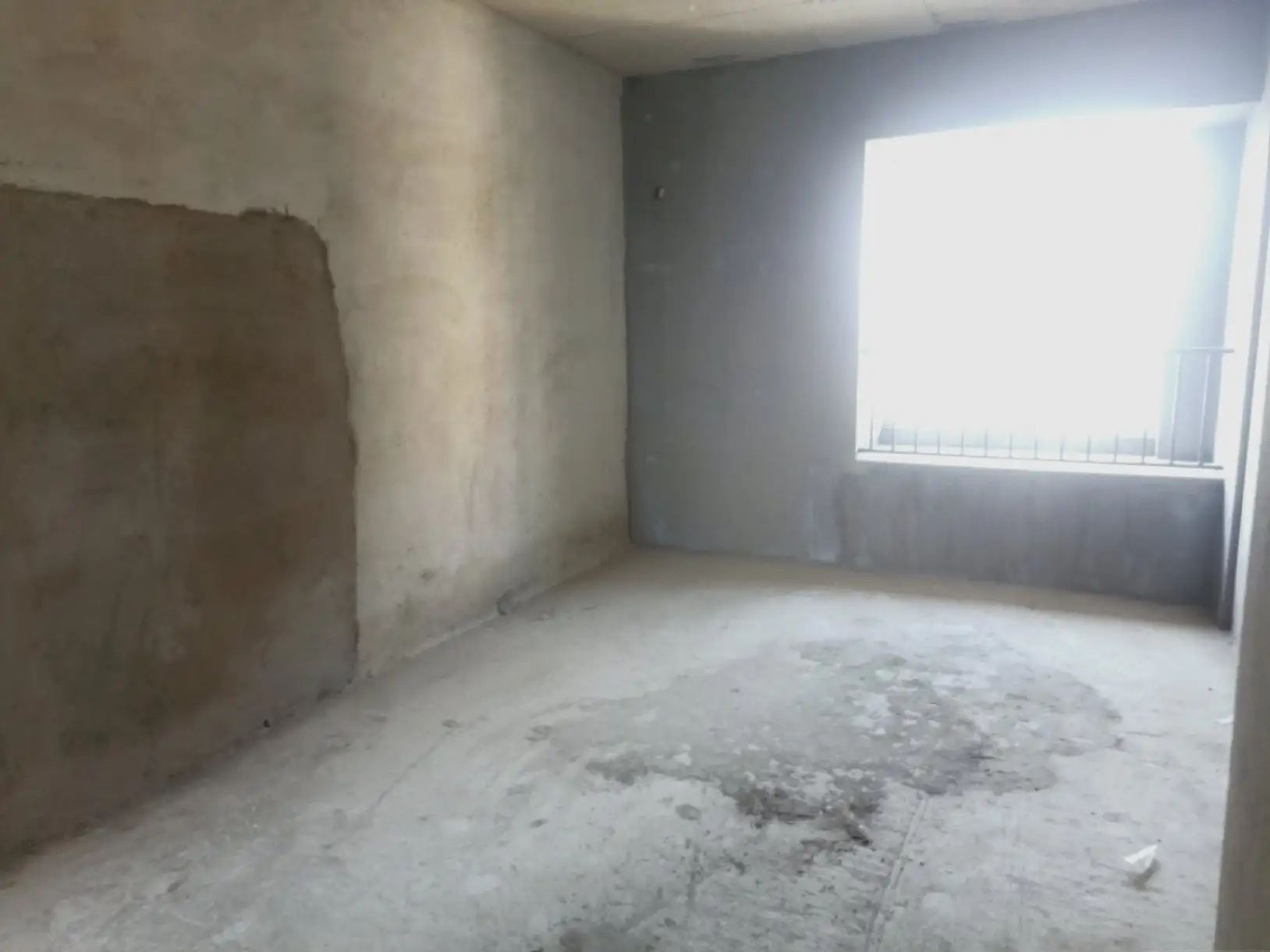 城南沔街南国明珠毛坯三房，南北双阳台，一口价55万！单价4000