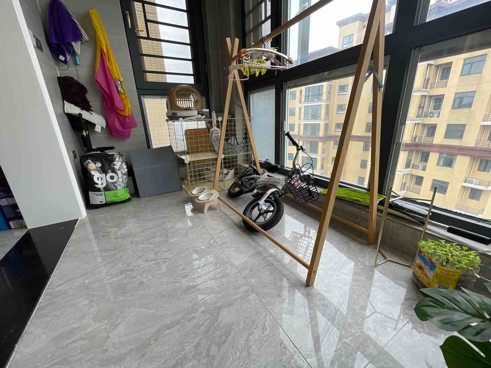 城南新城五期精装三房，成色新，保养好，拎包入住，性价比高