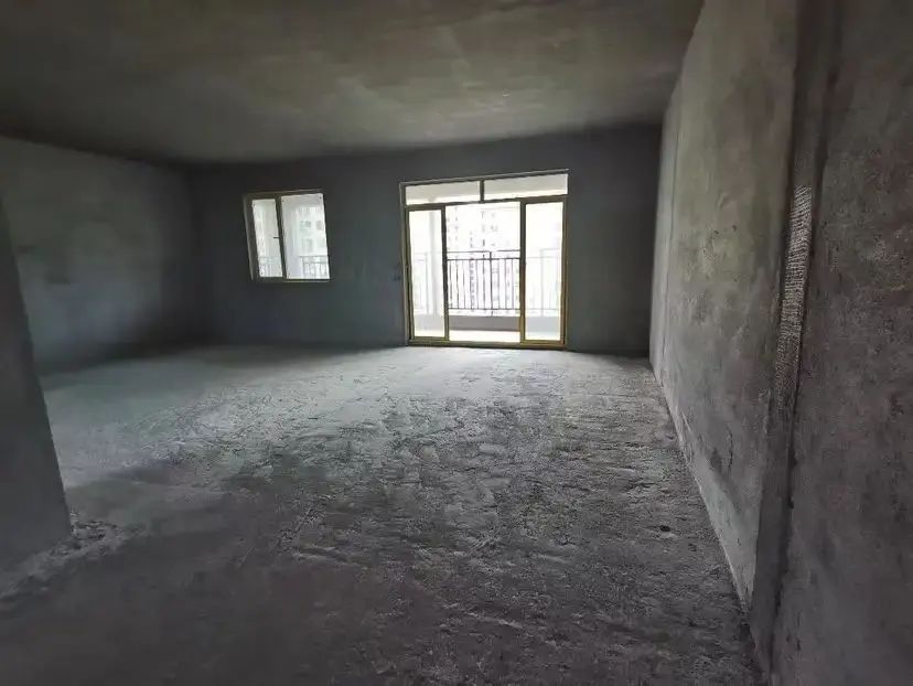 新城名都，，带车位，毛坯大四房，东边户，好楼层，证满二南北通透