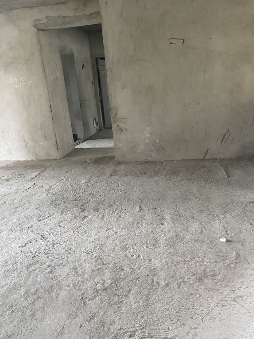 新城一號(hào)四期湖景房戶型好南北通透，周邊商圈成熟 樓層 附近