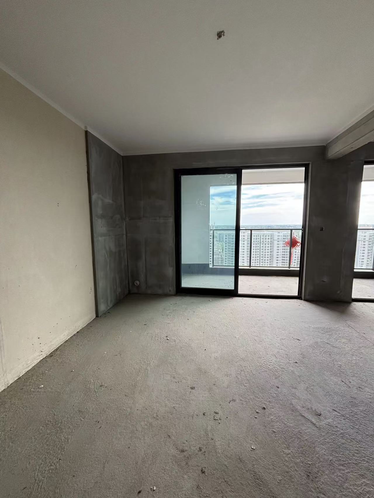 降价了，捡漏，吾悦广场，毛坯3房2卫，好楼层，价钱还可以谈