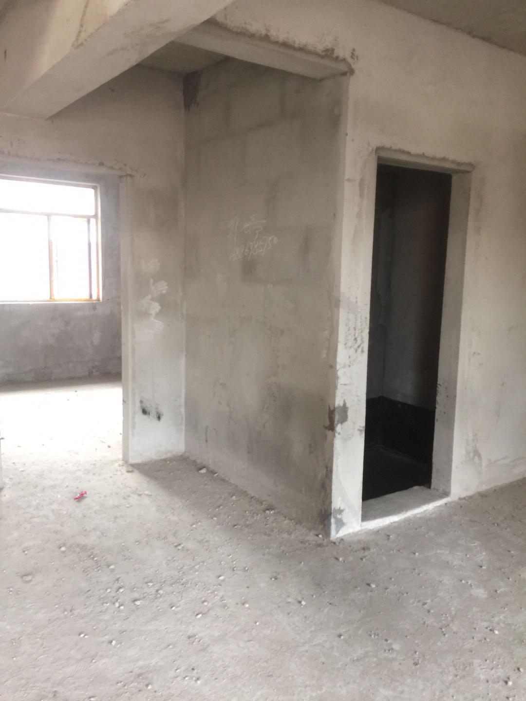 新城壹号五期顶楼复式，坡屋顶