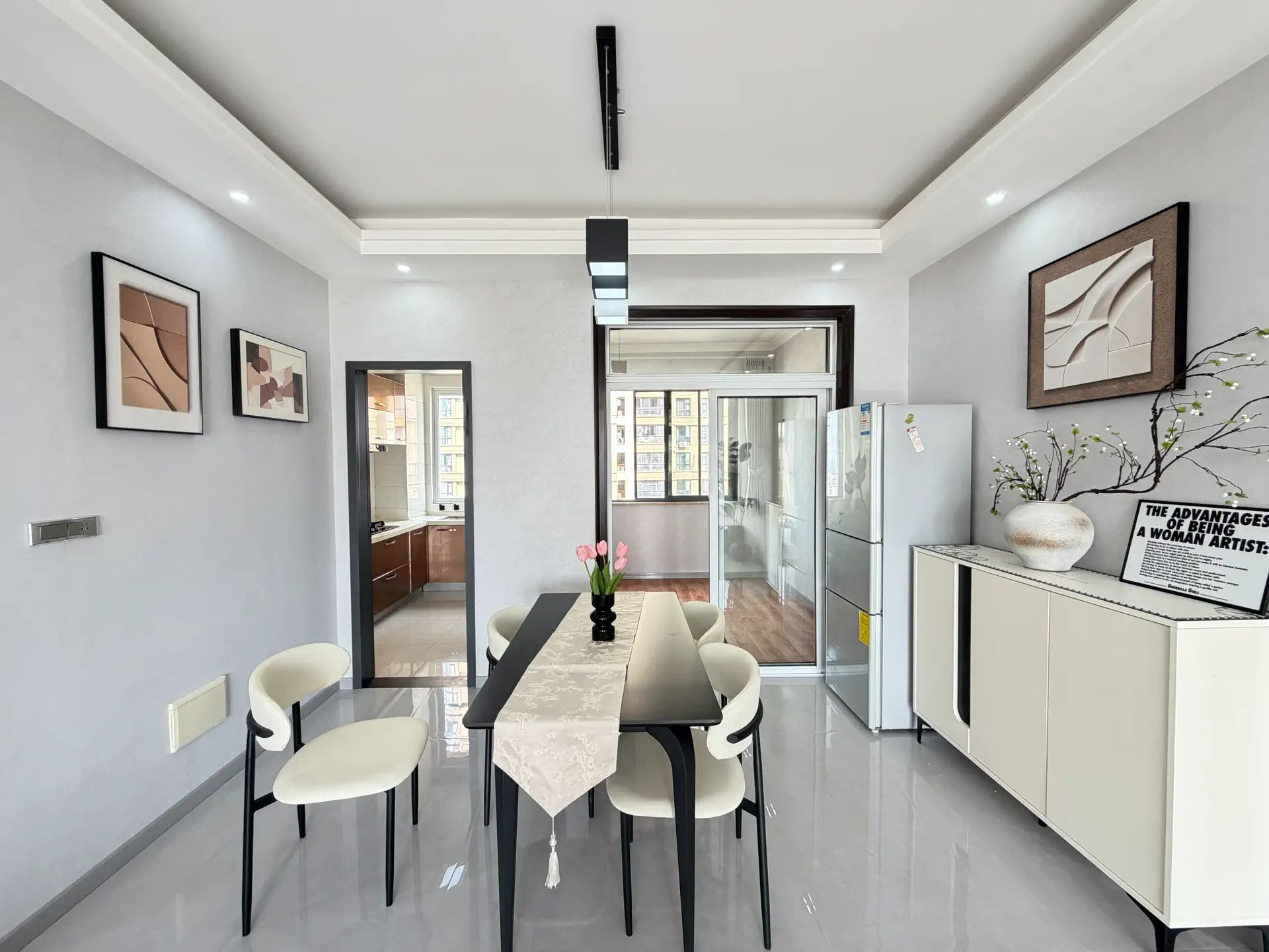 城东品质小区，公园世家，电梯19楼，东边户，精装三房两卫，证满二