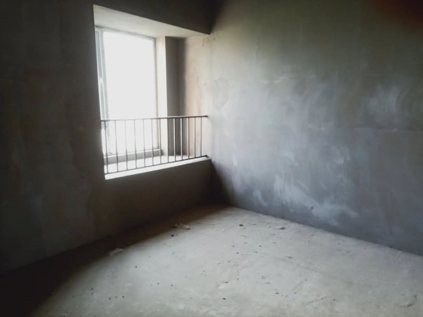 城南沔街南国明珠毛坯三房，南北双阳台，一口价55万！单价4000