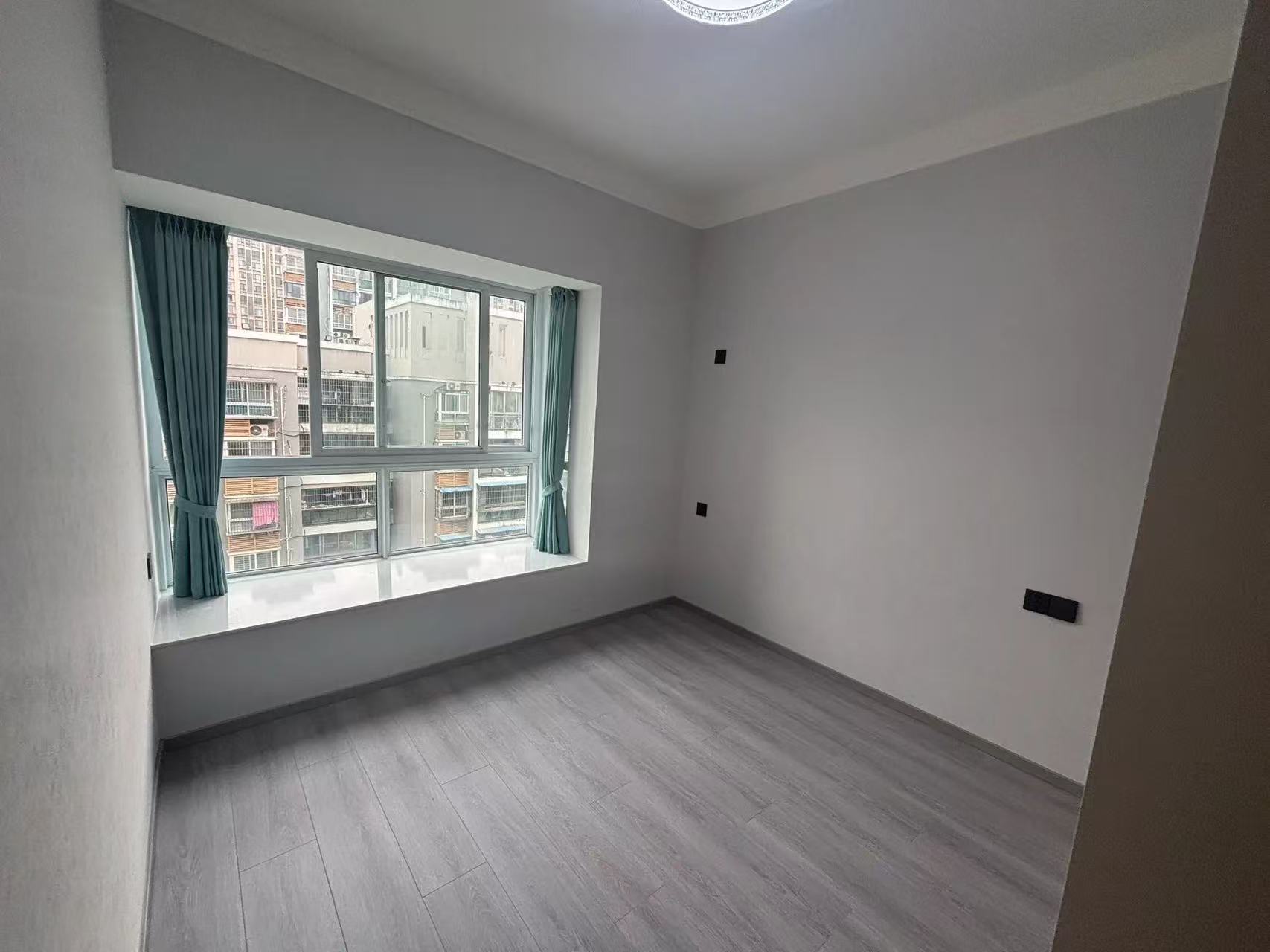 城南，元泰三中旁，汉江景苑，电梯小高层，精装三房，证满二