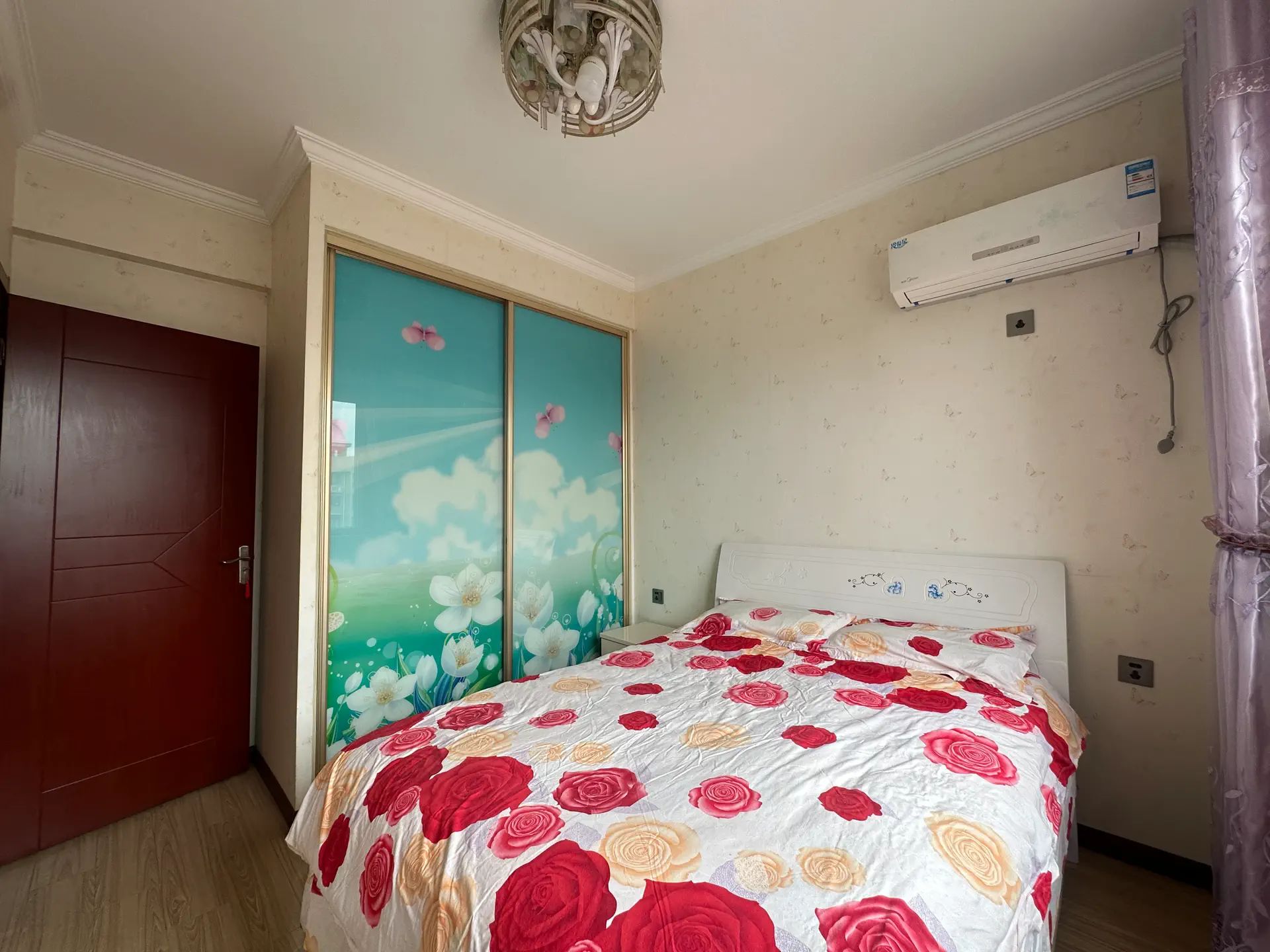 一中旁精装四房，边户，不介意顶楼看过来，地板价！