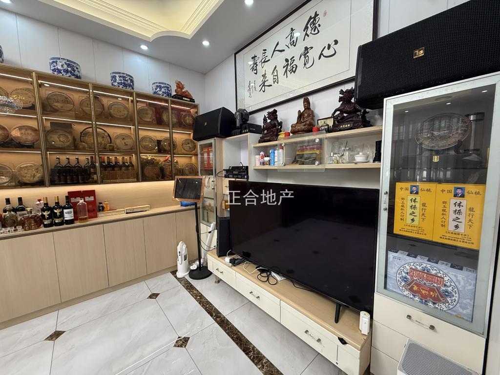 城南带院子三层私房，你想要的都有，茶室，棋牌室，ktv娱乐室等，有天有地有院子，对比别墅有过之而无不及