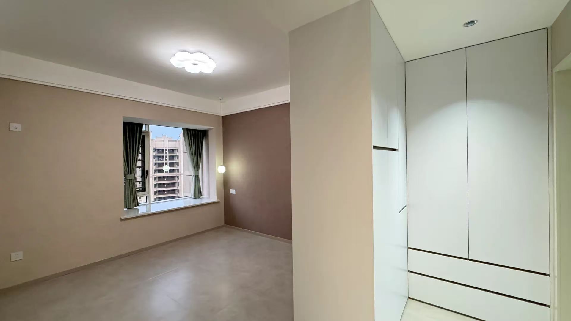 降价了，城南，御湖世家，精装三房两卫，带车位，好楼层，捡漏