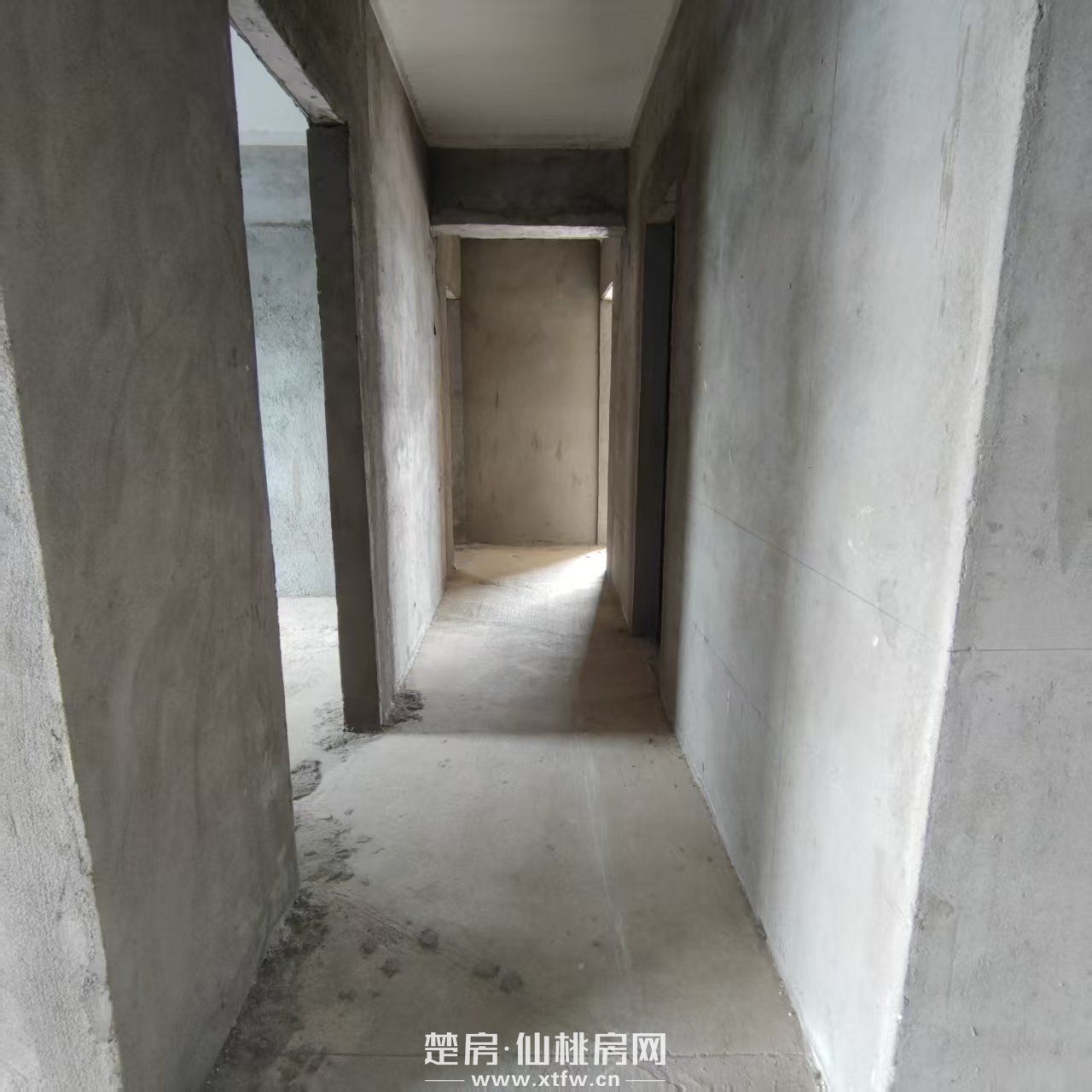 电梯毛坯3仟每平送100平露台