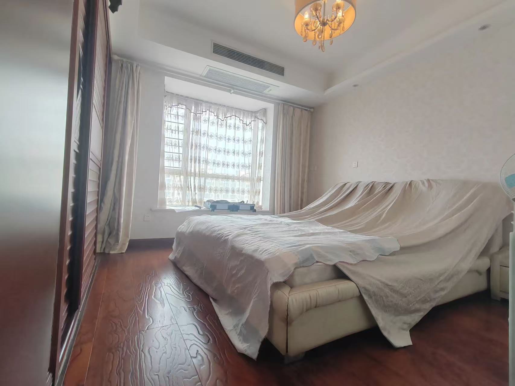 城南，紫金城，全屋品牌家具，带暖气片。单价4千多，好楼层，证满二