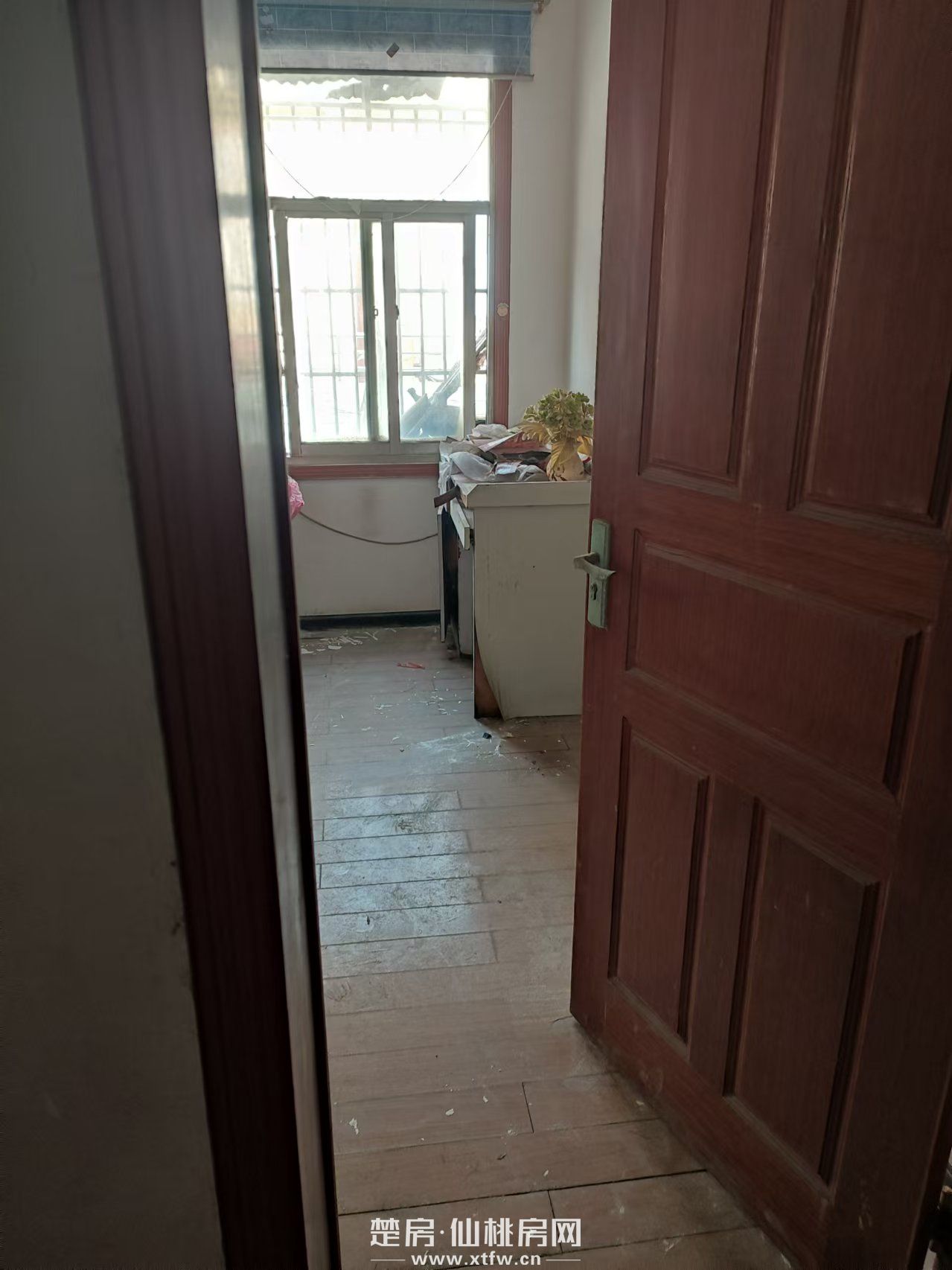 大洪小区大洪路西一巷仙桃中学三层私房诚心出售，可开厂房电商办公，可以做门面，车可以停屋内或门口，中介勿扰！