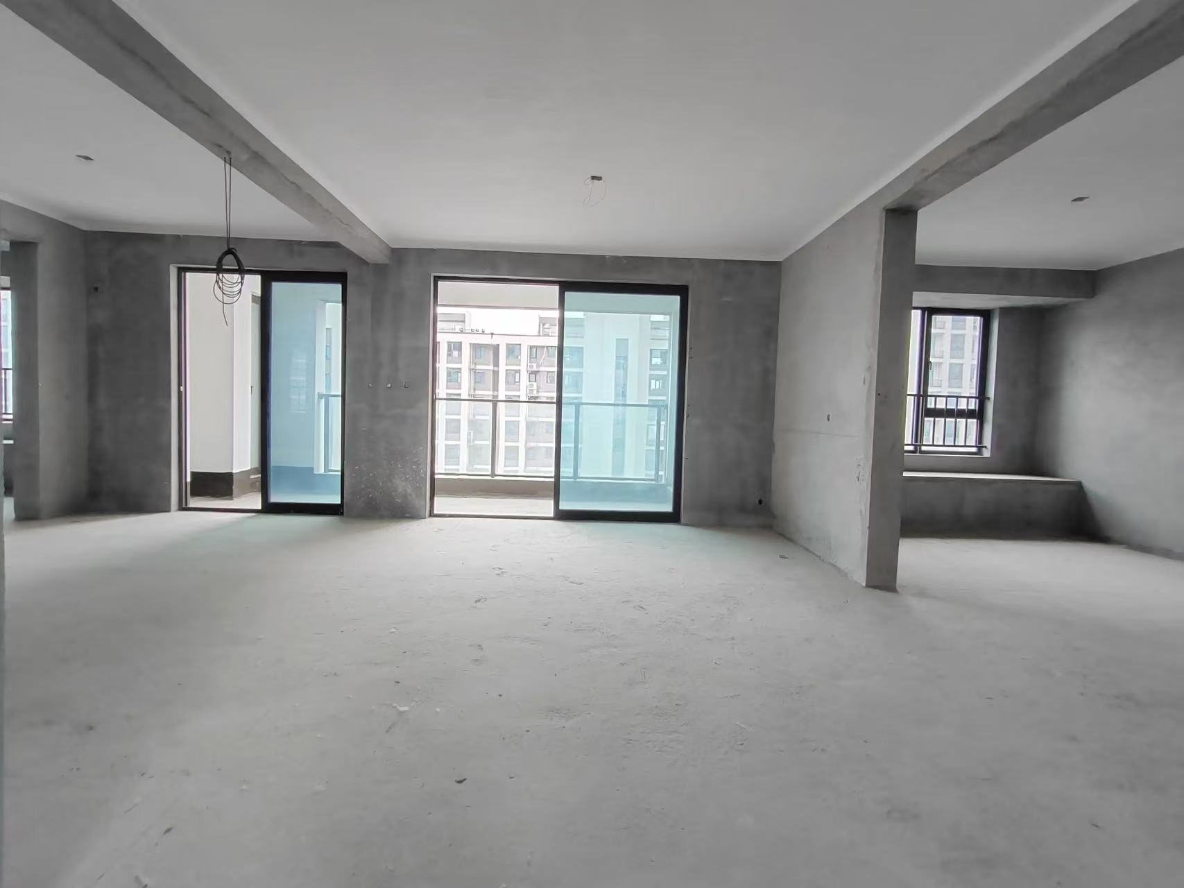 城南，吾悦广场，现房，电梯小高层，好楼层，毛坯四房，一梯一户，单价6382