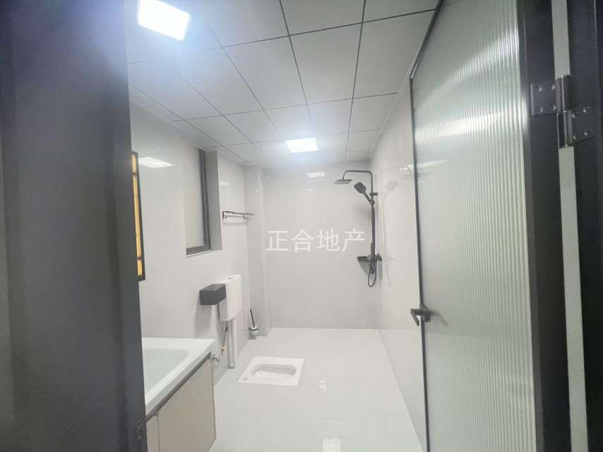 颐和公馆，复式，全新精装，一天未住，带大露台，老证