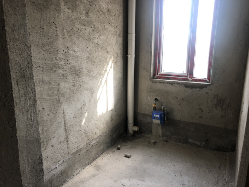 新城花園城南電梯房，交通便利，商圈成熟，房東誠心出售