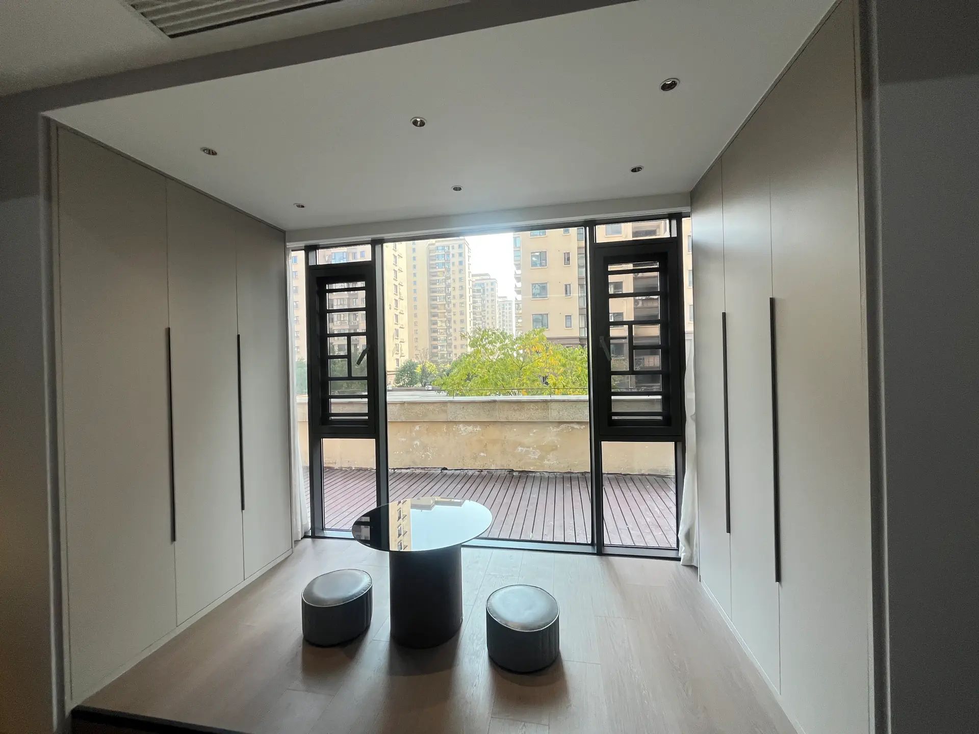 城南，荣怀二楼，带大露台，精装三房两厅两卫，证满二，南北通透