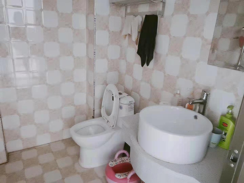 東城花園步梯房拎包入住