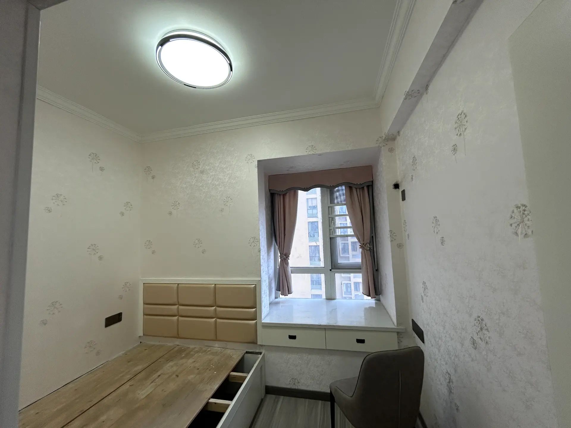 城南，森林国际城，湖景精装三房，中间楼层，一口价47.5万，证满二