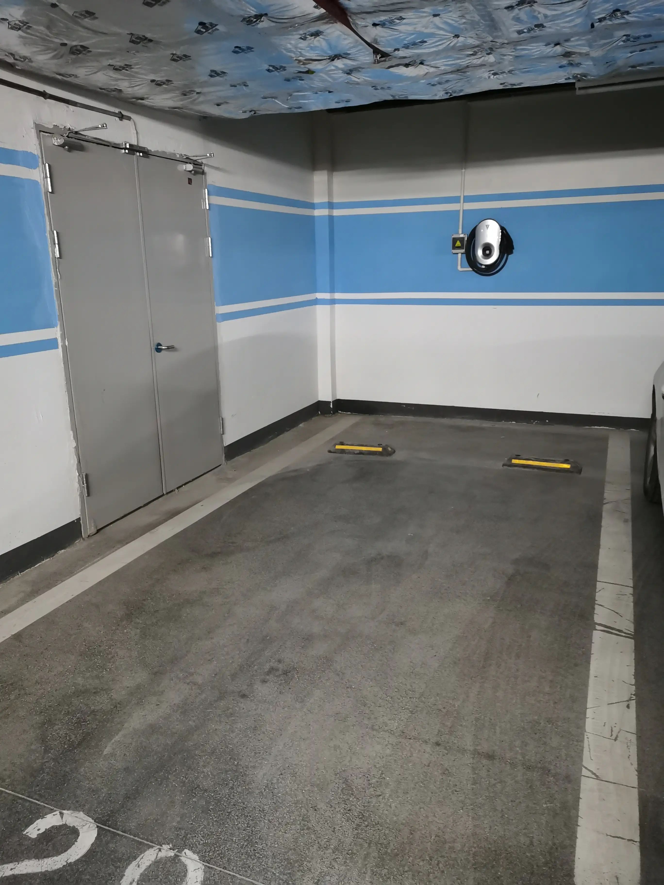 城南，吾悦广场，毛坯大三房，单价6000，带充电车位，好楼层，