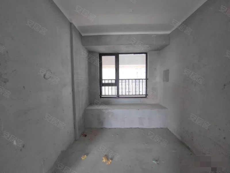 吾悅廣場，現(xiàn)房撿漏，送車位，好樓層27樓，證件滿二，誠心出售