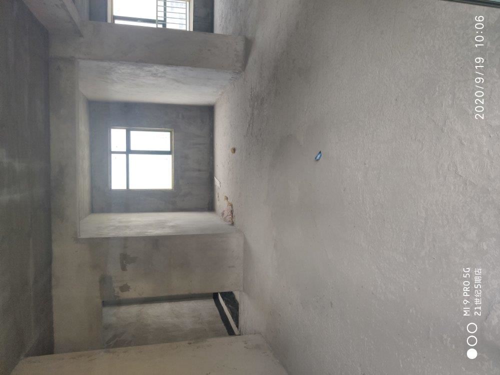 城南，新城一號(hào)，毛坯電梯中間樓層，證滿兩年3房2廳，戶型方正，看房有鑰匙