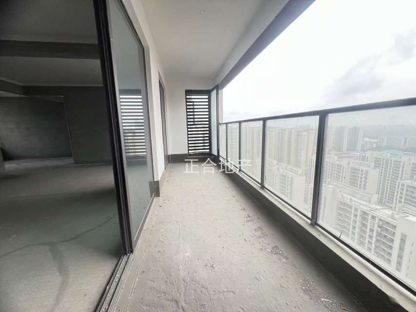 城南吾‮广悦‬场包满二​不是‬顶楼，好楼层。诚心出售