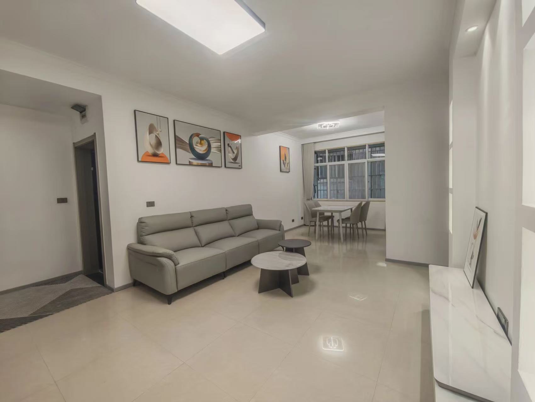 急售，有证！步行街3楼，精装3房2卫，还带地下室15平