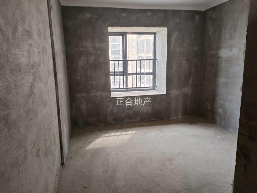 城南，森林國際，湖景現(xiàn)房，單價4400，4房，滿2，樓下就是二中二小