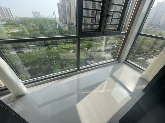 紫润尚城三房两卫全新装修大阳台采光好满二