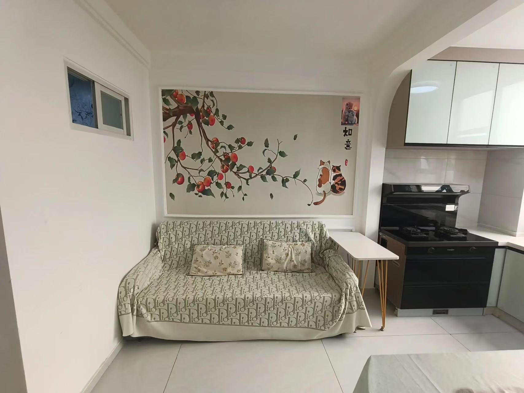 捡漏，商城旁，精装两室一厅，中间好楼层，诚心出售