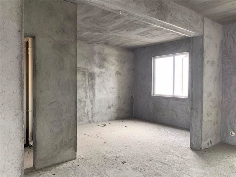錦繡江山，毛坯三房，想怎么裝就怎么裝，可以按揭，單價(jià)5000一點(diǎn)