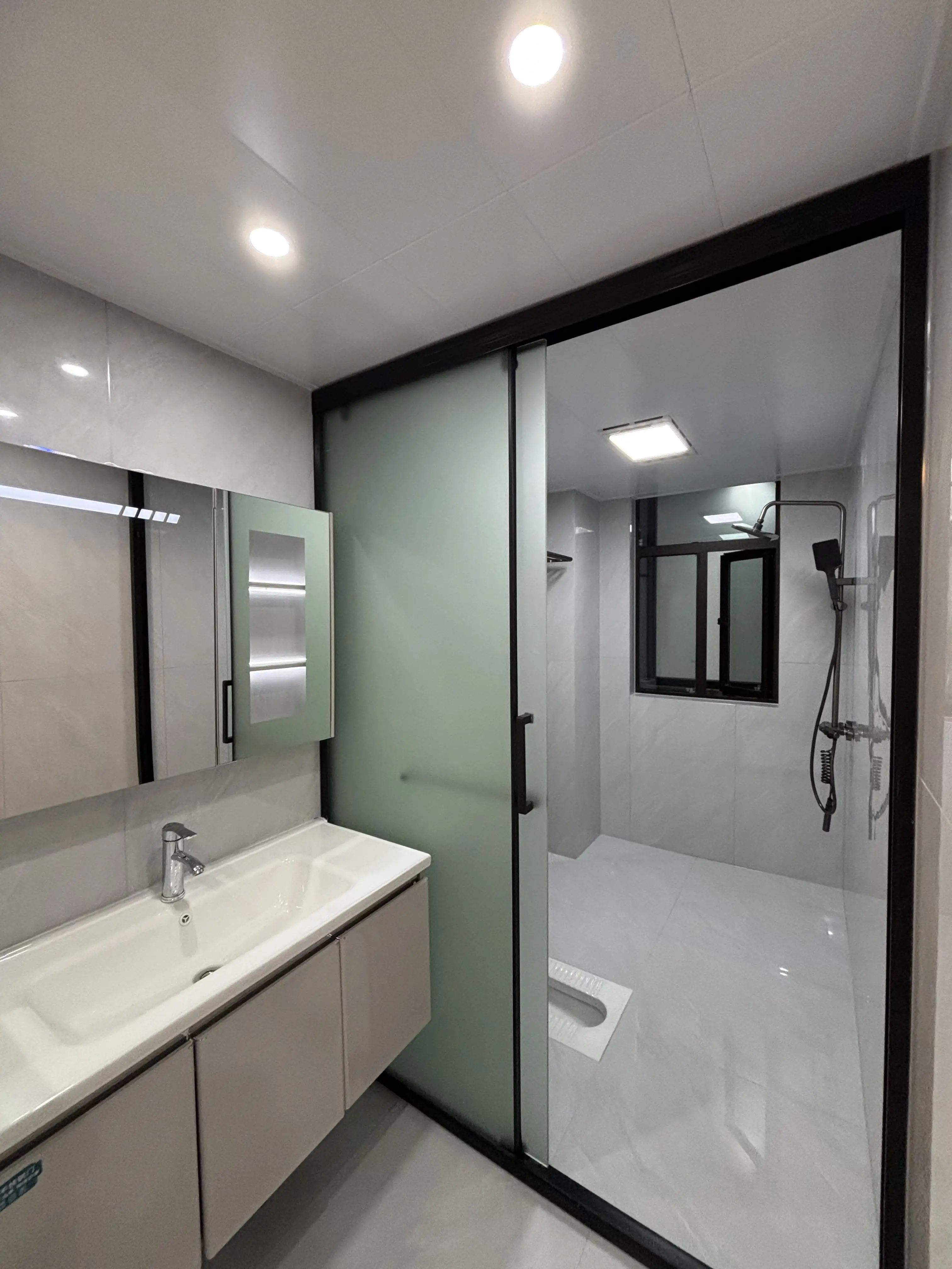 亏本出售，御湖世家，送车位，全新装修婚房，精装三房，好楼层